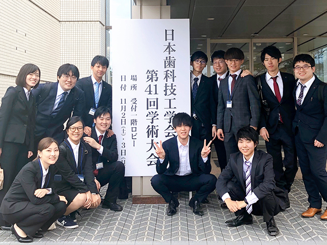 新大阪歯科技工士専門学校の学生 日本歯科技工学会 学術大会のコンテストで日本一に輝きました 滋慶学園グループ